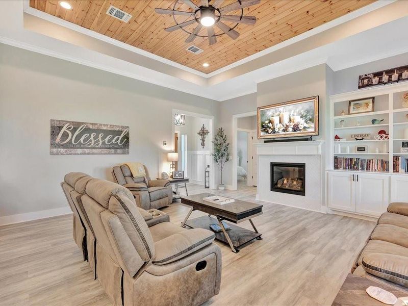 Furnished interior view inside a new home in , Diboll (Image 11).