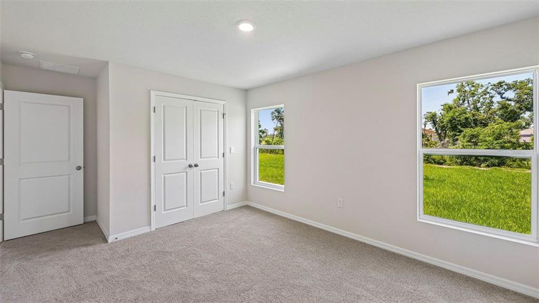 Spacious, unfurnished interior of a new home in Oakfield Lakes, Palmetto (Image 16).