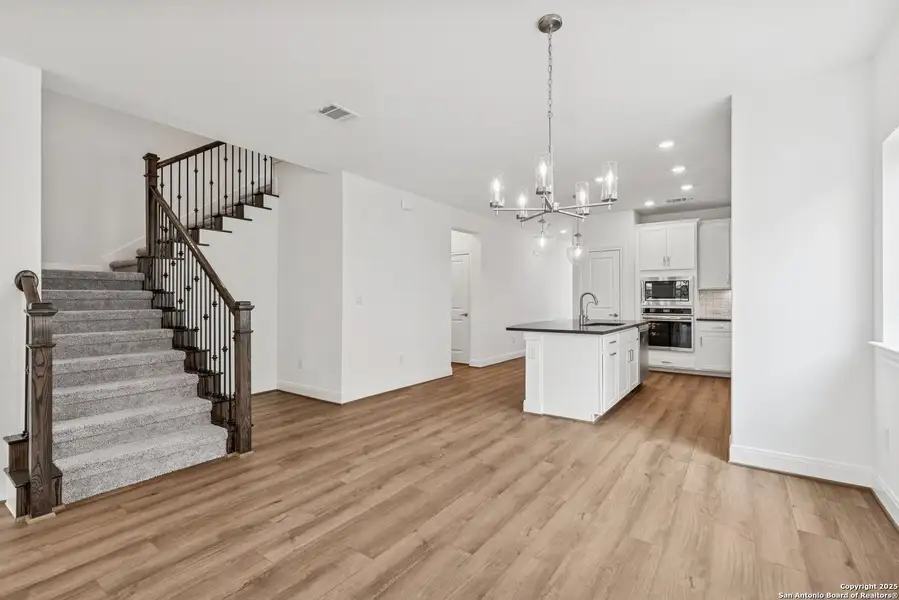 Image 14 of a home in Ladera - High Point 45'. Image 14 of a home in Ladera - High Point 45'.