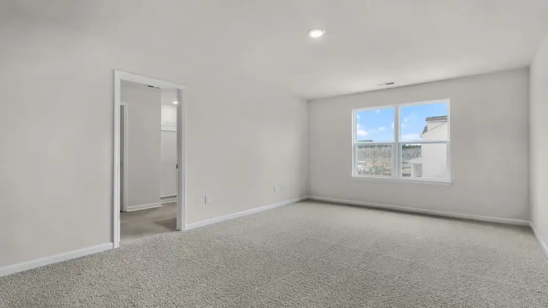 Spacious, unfurnished interior of a new home in Martin Farms, Aberdeen (Image 32).