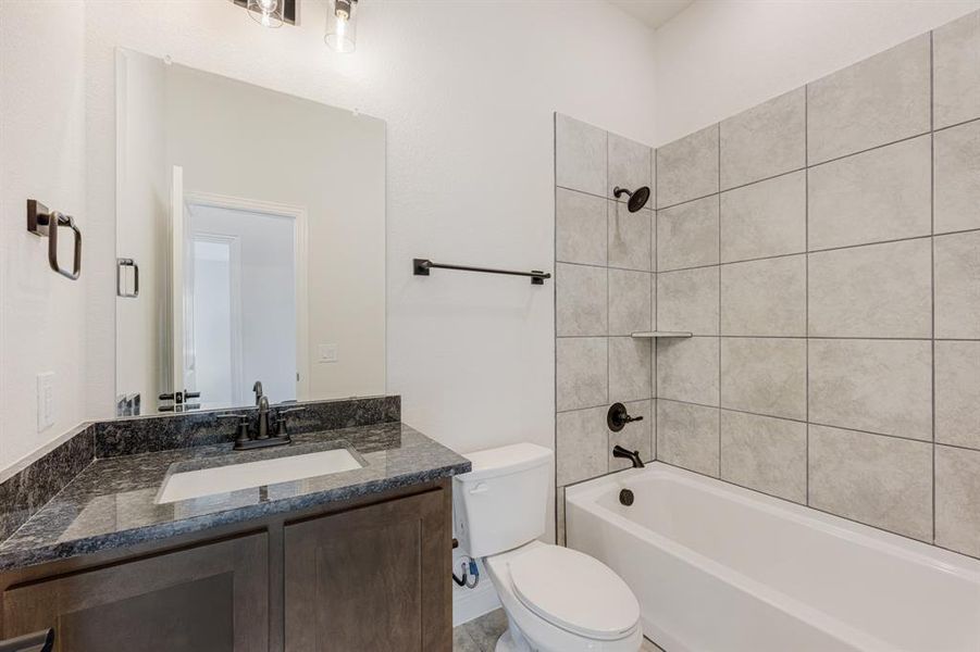 Furnished interior view inside a new home in Maplewood, Glenn Heights (Image 16).