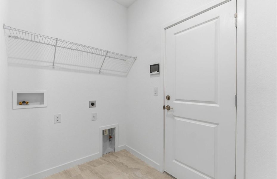 Spacious, unfurnished interior of a new home in Vida's Way, Wesley Chapel (Image 17).