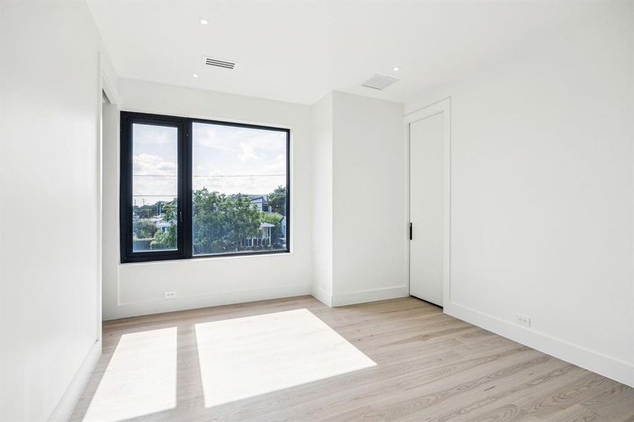 Spacious, unfurnished interior of a new home in , Dallas (Image 20). Spacious, unfurnished interior of a new home in , Dallas (Image 20).