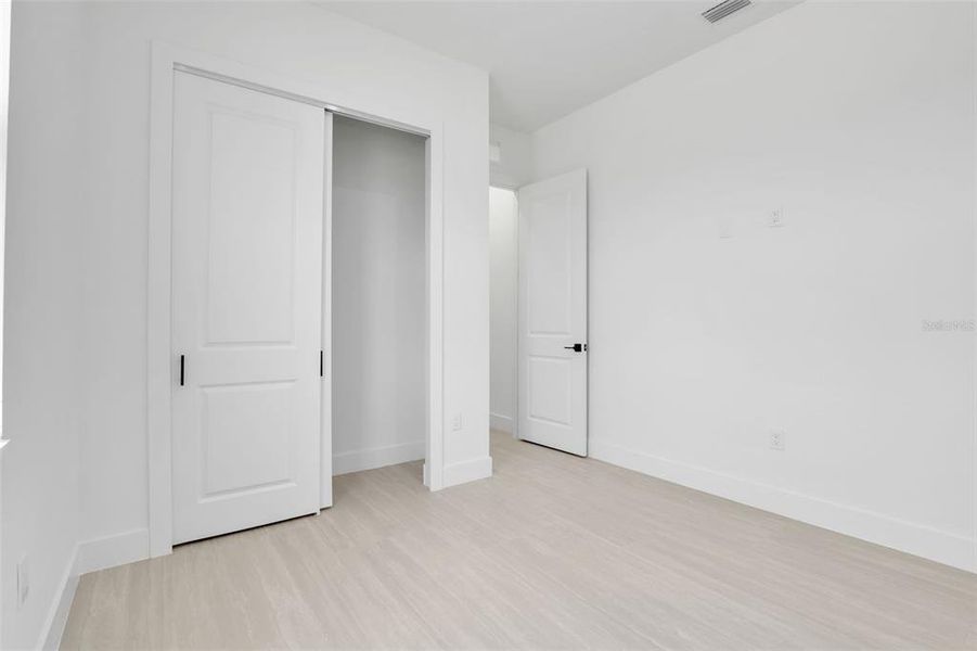 Spacious, unfurnished interior of a new home in , Cape Coral (Image 24).