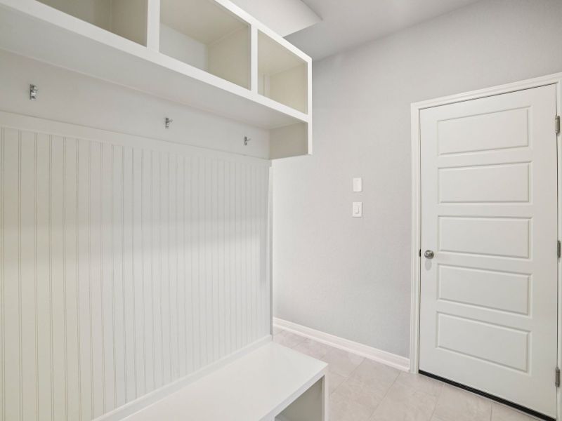 Spacious, unfurnished interior of a new home in Lark Canyon, New Braunfels (Image 31).