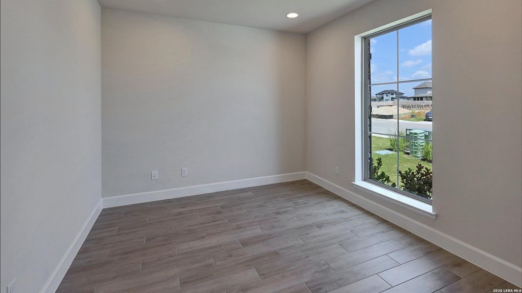 Spacious, unfurnished interior of a new home in Haby Hill, San Antonio (Image 15).