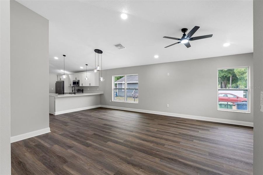 Spacious, unfurnished interior of a new home in , Tampa (Image 21).