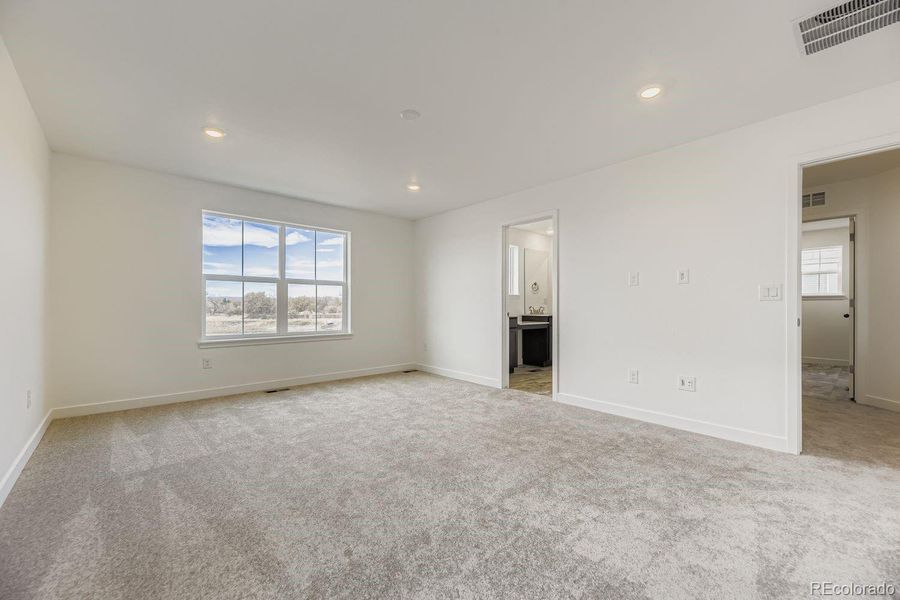 Spacious, unfurnished interior of a new home in , Centennial (Image 12).
