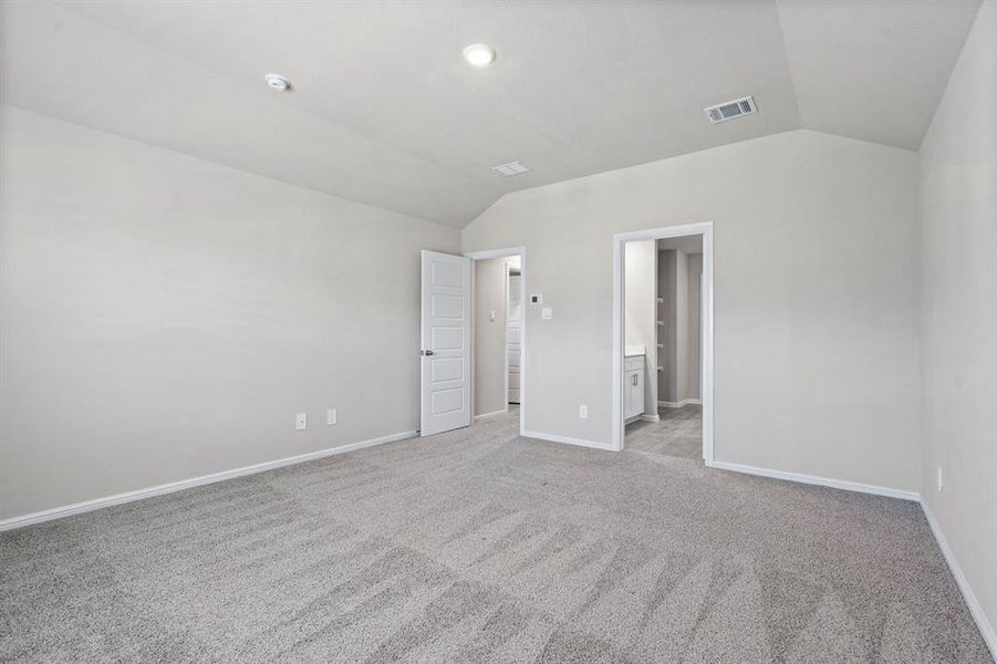Spacious, unfurnished interior of a new home in , Fort Worth (Image 28).