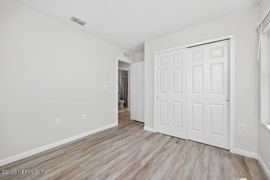 Spacious, unfurnished interior of a new home in , Jacksonville (Image 19).