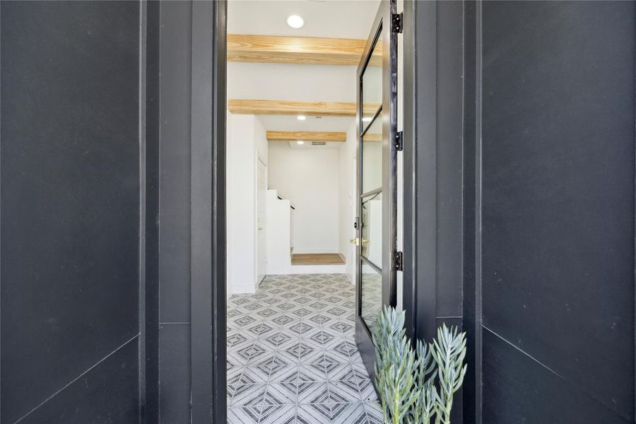 With a beautiful steel door to welcome you, this entry is light-filled and spacious. Contemporary feeling with a touch of farmhouse, highlighted by the wooden beams.