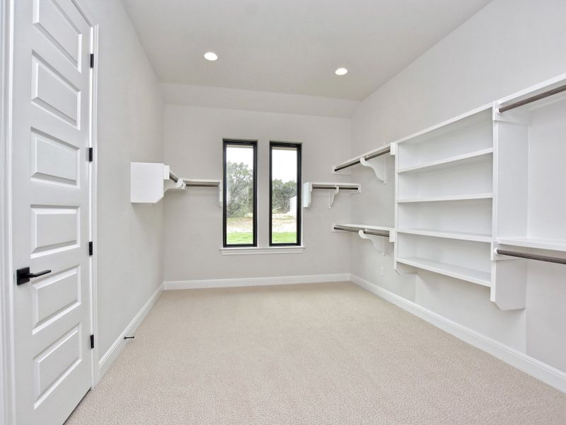 Representative unfurnished interior of a home built from the Santa Barbara II by Giddens Homes in Scofield Farms Estates, Georgetown (Image 152).