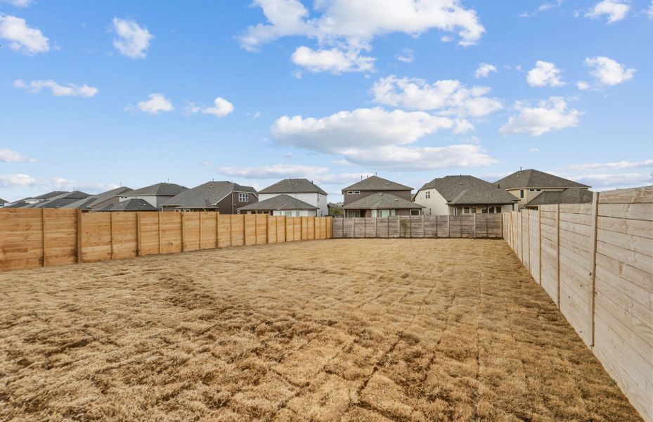 Exterior details and patio area of a home in Horizon Lake, Leander (Image 24).
