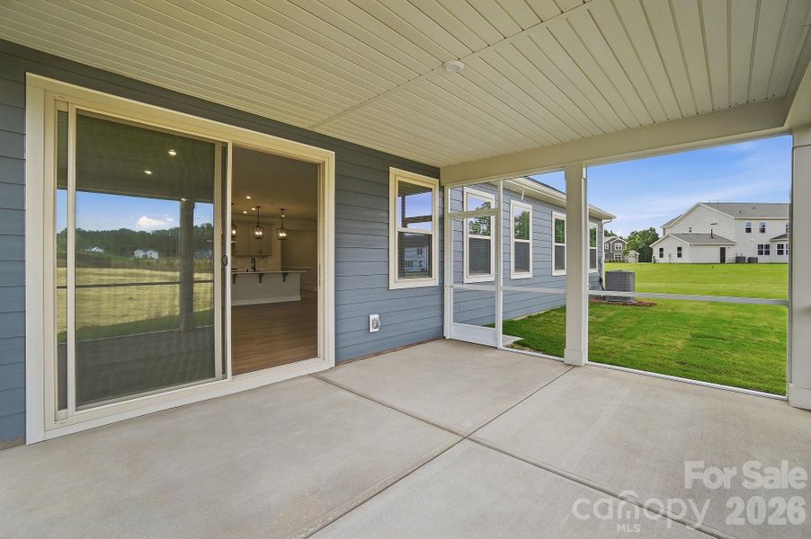Screened-in Porch