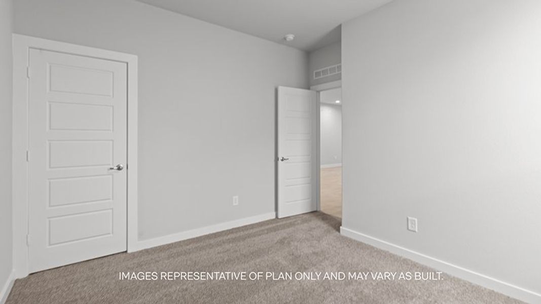 Spacious, unfurnished interior of a new home in Westmont, Lubbock (Image 9).