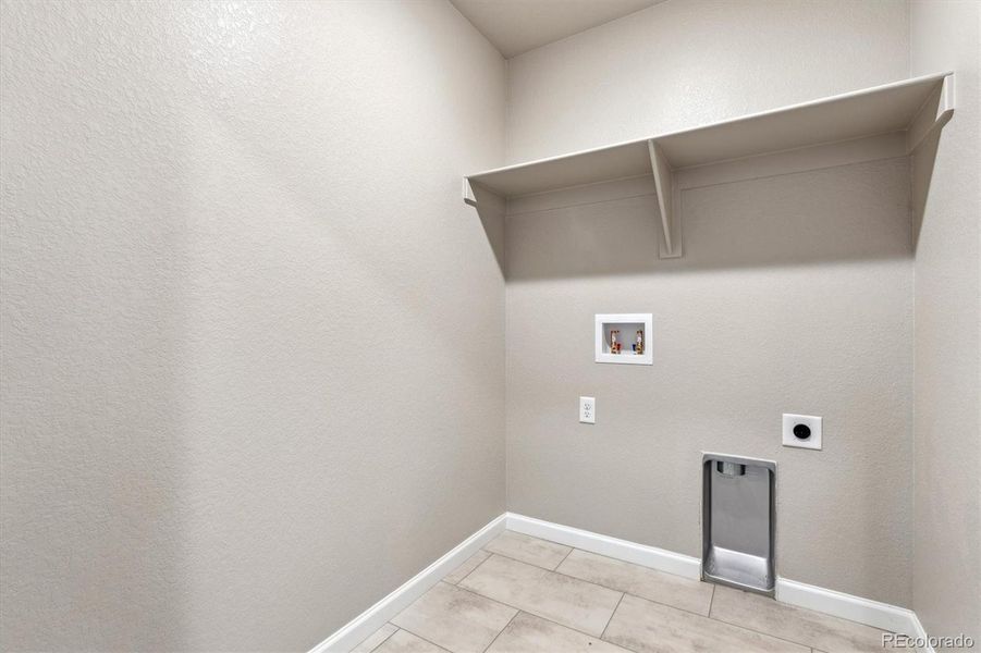 Spacious, unfurnished interior of a new home in Pintail Commons at Johnstown Village, Johnstown (Image 15).