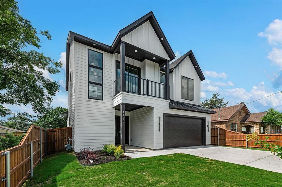 Front exterior of a new home in , Dallas, TX, highlighting curb appeal (Image 28). Front exterior of a new home in , Dallas, TX, highlighting curb appeal (Image 28).