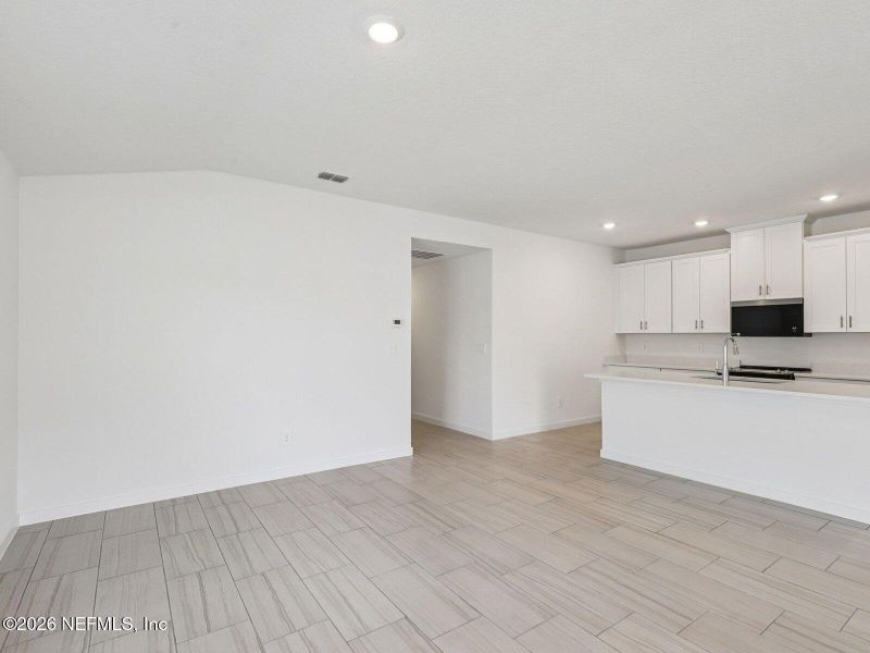 Spacious, unfurnished interior of a new home in Colbert Landings, Palm Coast (Image 5).