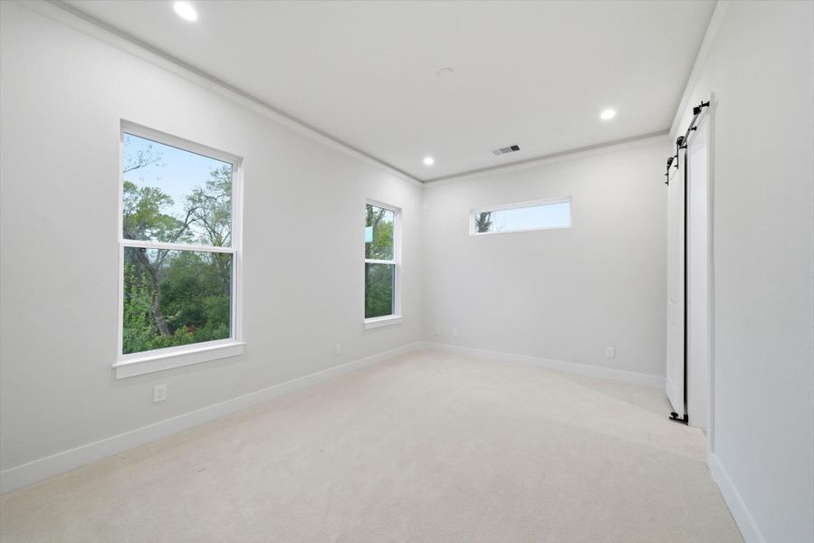 Spacious, unfurnished interior of a new home in , Houston (Image 24).