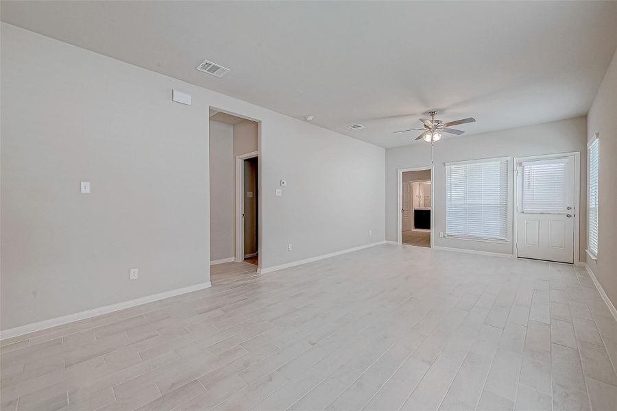 Spacious, unfurnished interior of a new home in Woodland Lakes, Huffman (Image 19).