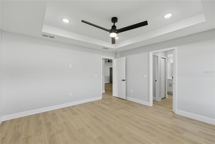 Spacious, unfurnished interior of a new home in , Ocala (Image 25).