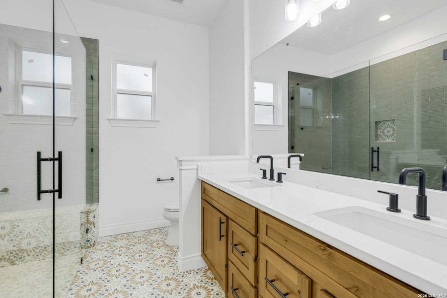 Furnished interior view inside a new home in , Bandera (Image 8).