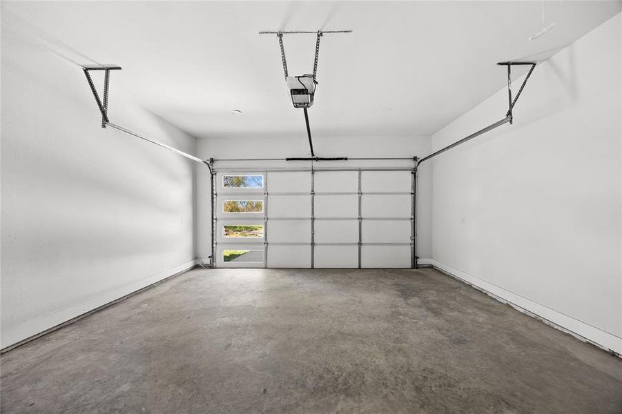 Spacious, unfurnished interior of a new home in , Mabank (Image 14).