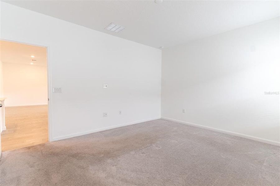 Spacious, unfurnished interior of a new home in , Ocala (Image 15).