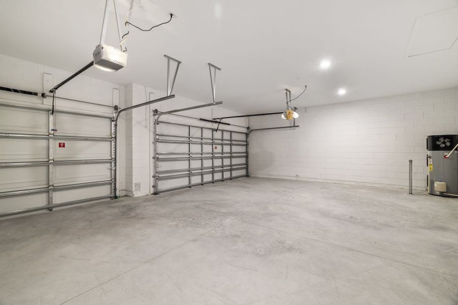 Spacious, unfurnished interior of a new home in Trinity Gardens, Deland (Image 13).