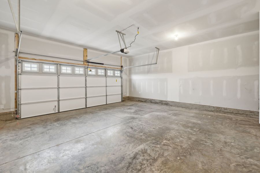 Spacious, unfurnished interior of a new home in Willow Landing, Mount Juliet (Image 43).