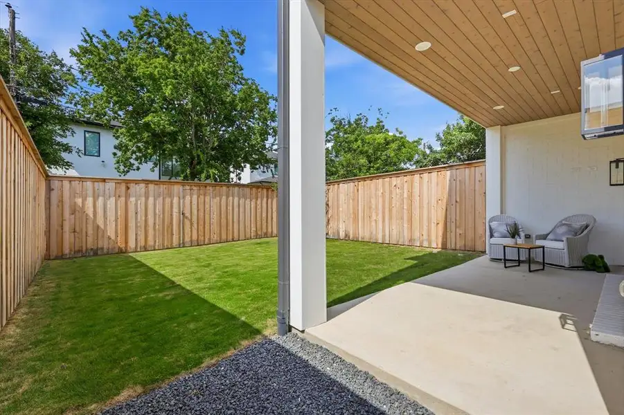 Exterior details and patio area of a home in , Dallas (Image 4).