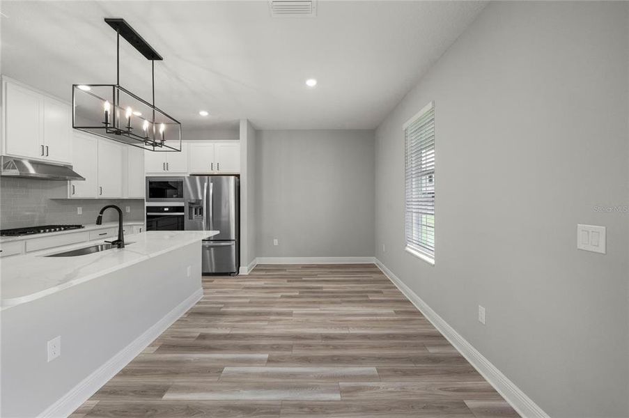 Spacious, unfurnished interior of a new home in Reunion Village, Kissimmee (Image 11).