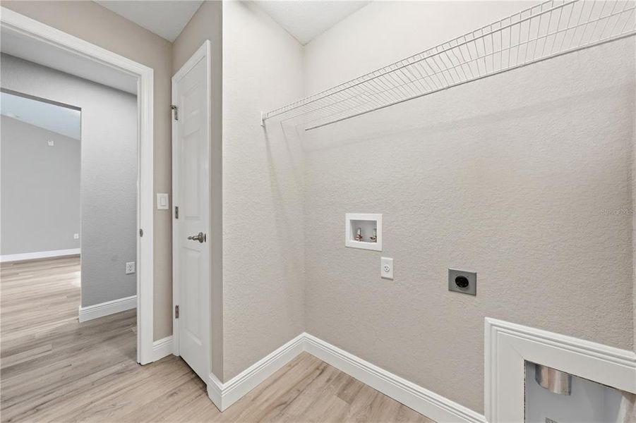 Spacious, unfurnished interior of a new home in , Citrus Springs (Image 31).