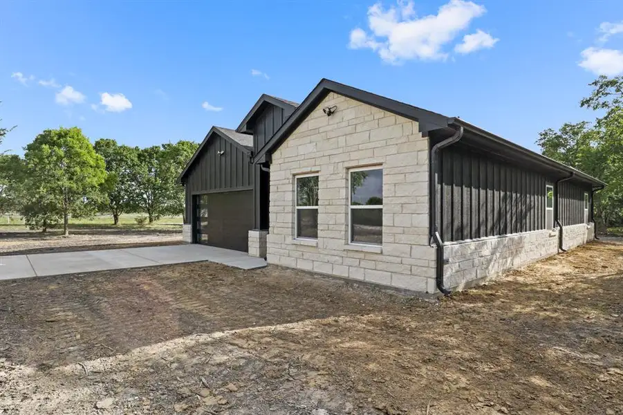 Exterior details and patio area of a home in , Purdon (Image 3).