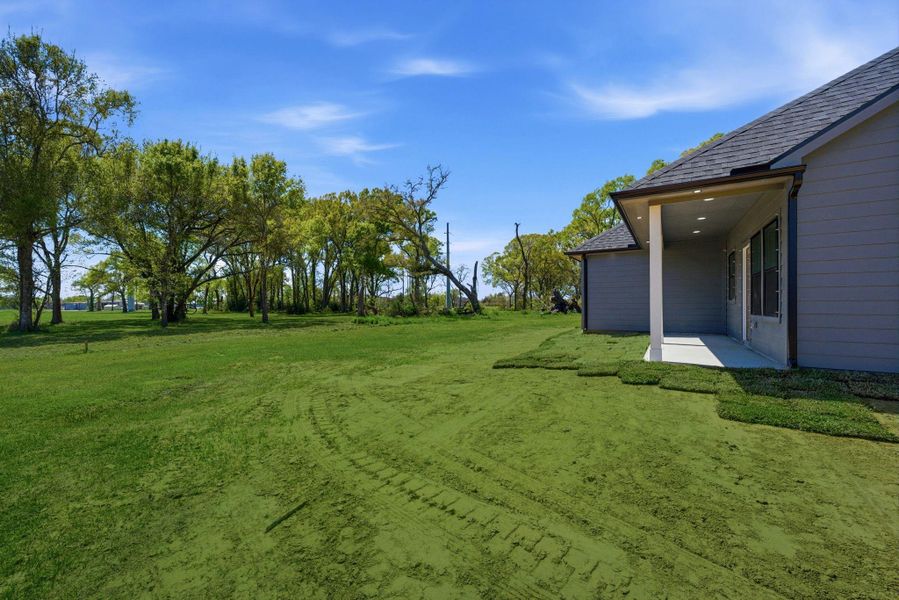 Exterior details and patio area of a home in , West Columbia (Image 4).