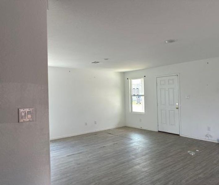 Spacious, unfurnished interior of a new home in , Pleasanton (Image 8).