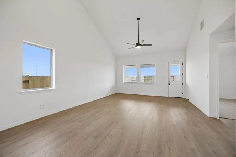 Spacious, unfurnished interior of a new home in Azalea, Brookshire (Image 12).