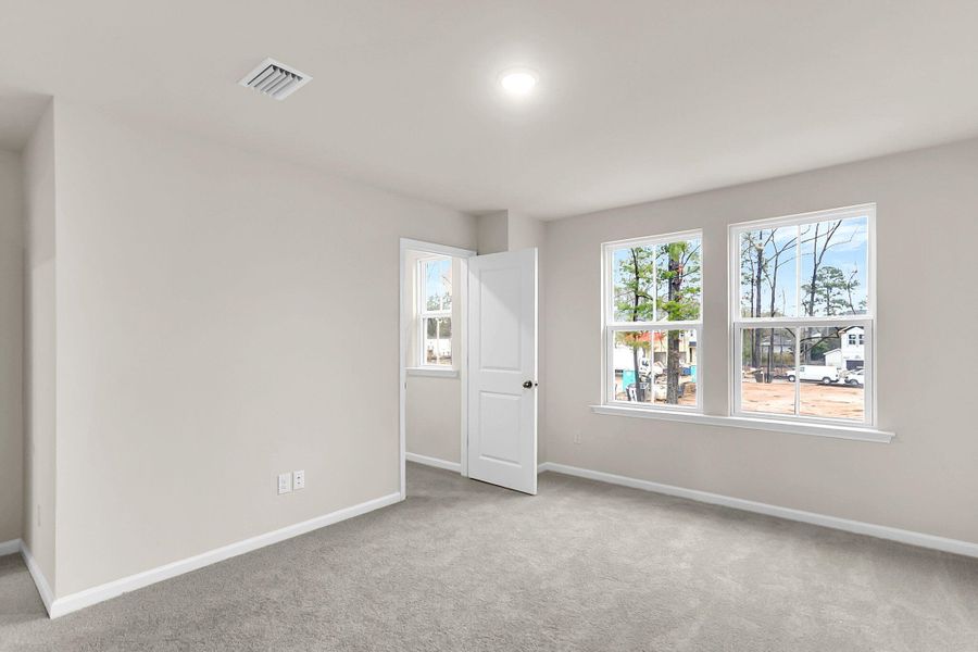 Spacious, unfurnished interior of a new home in , Summerville (Image 34).