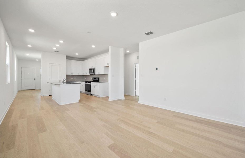 Spacious, unfurnished interior of a new home in Sunfield, Buda (Image 13). Spacious, unfurnished interior of a new home in Sunfield, Buda (Image 13).