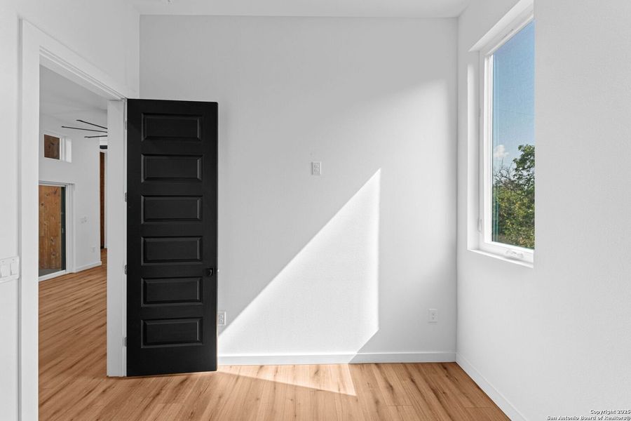 Spacious, unfurnished interior of a new home in , San Antonio (Image 19).
