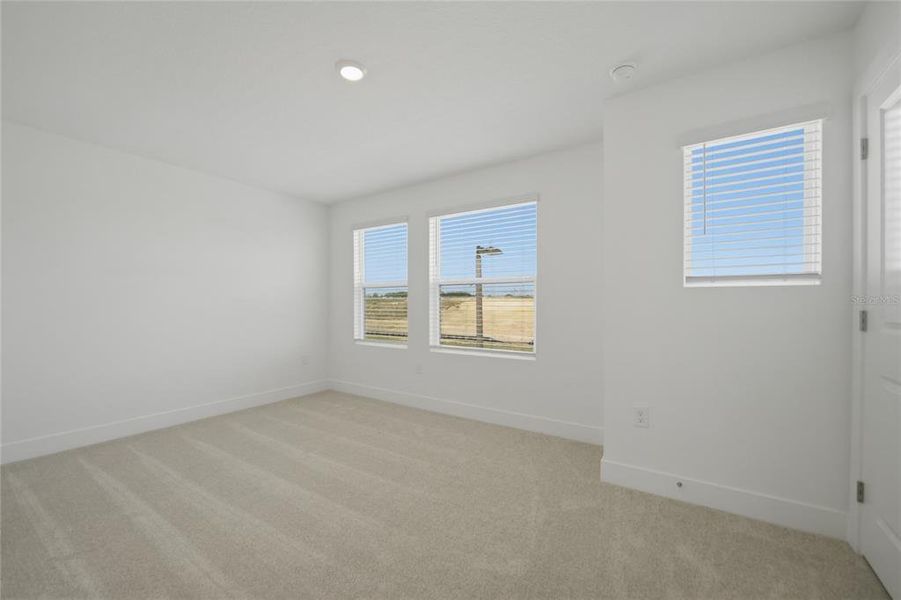 Spacious, unfurnished interior of a new home in , Winter Garden (Image 24).