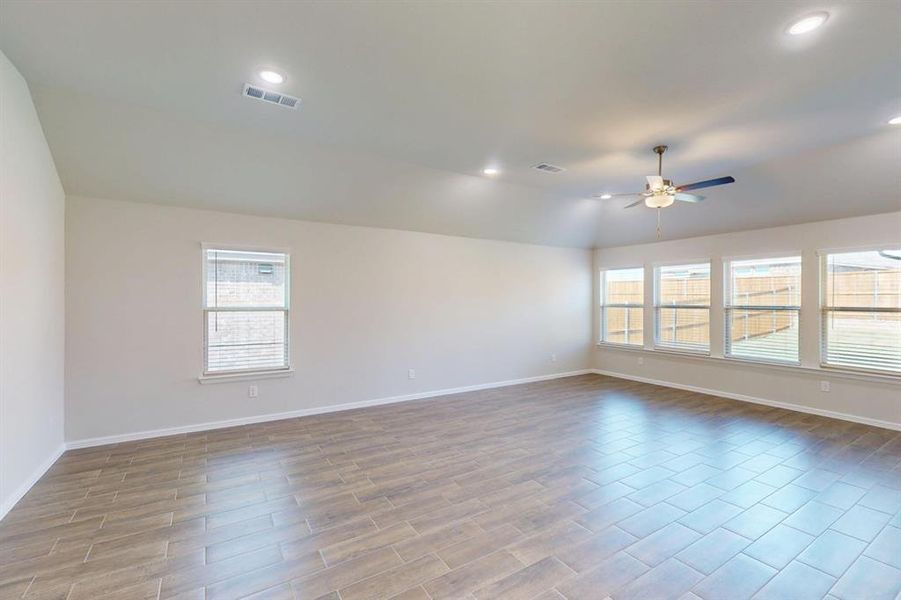 Spacious, unfurnished interior of a new home in Meadow Park, Ponder (Image 15). Spacious, unfurnished interior of a new home in Meadow Park, Ponder (Image 15).
