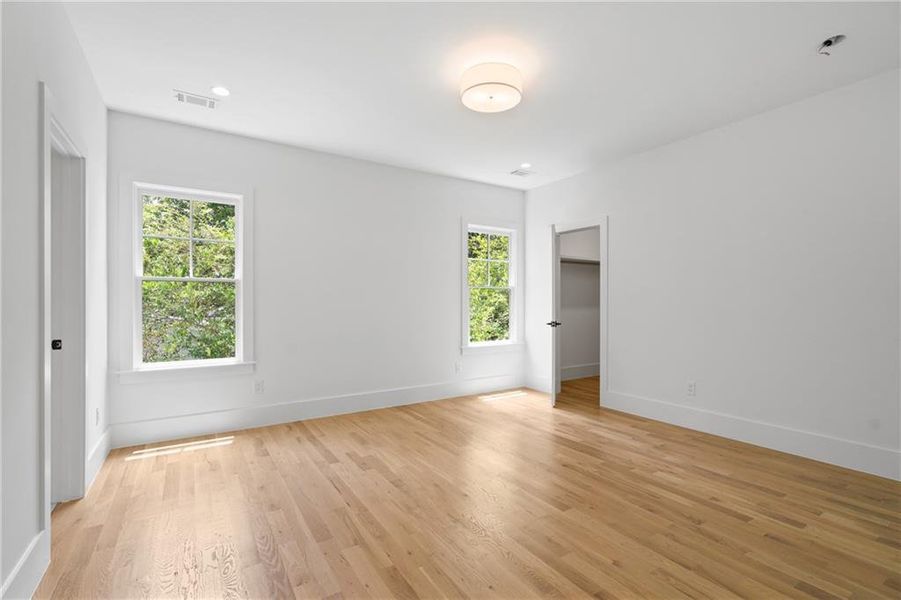 Spacious, unfurnished interior of a new home in , Brookhaven (Image 23).