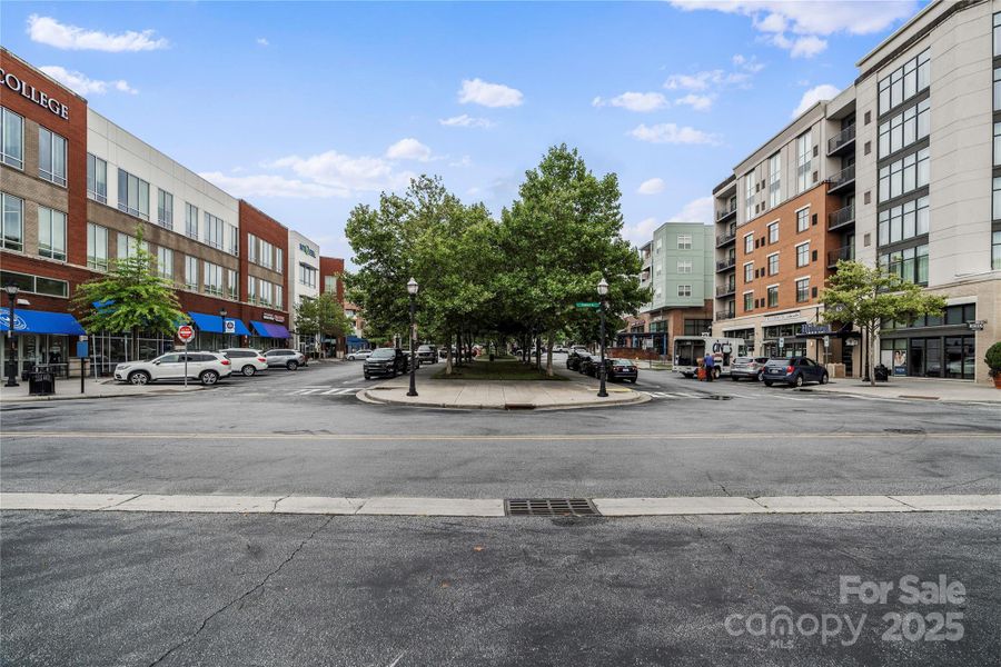 Nearby Biltmore Park with Shops, Dining, & More Nearby Biltmore Park with Shops, Dining, & More