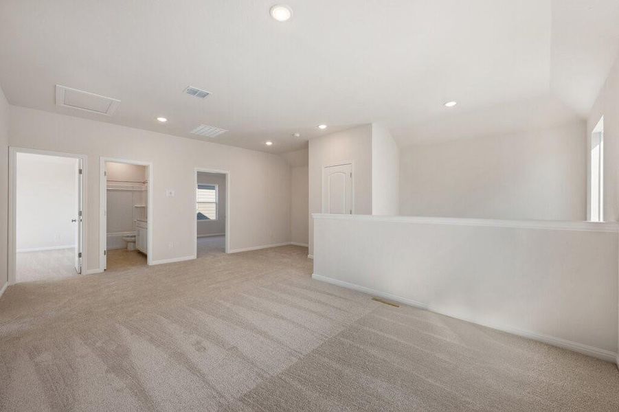 Spacious, unfurnished interior of a new home in Patterson Ranch, Georgetown (Image 31).