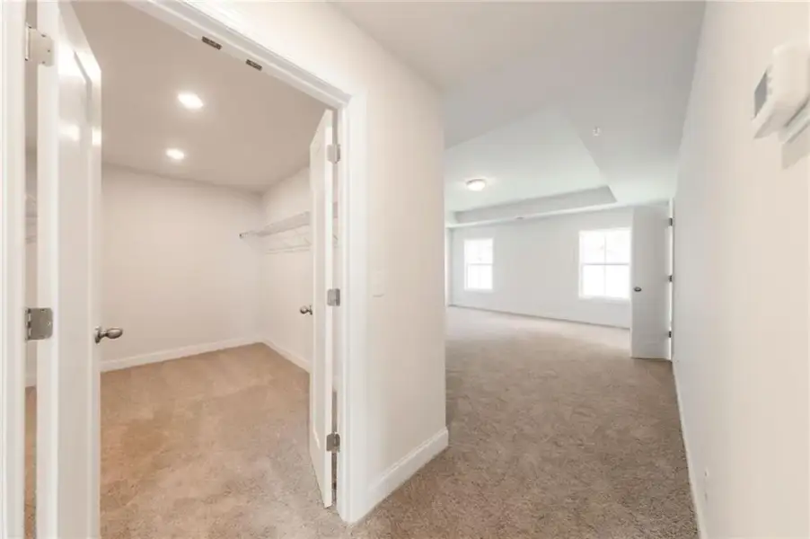 Spacious, unfurnished interior of a new home in , Marietta (Image 18).
