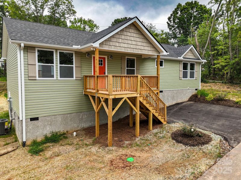 Front exterior of a new home in , Asheville, NC, highlighting curb appeal (Image 20). Front exterior of a new home in , Asheville, NC, highlighting curb appeal (Image 20).