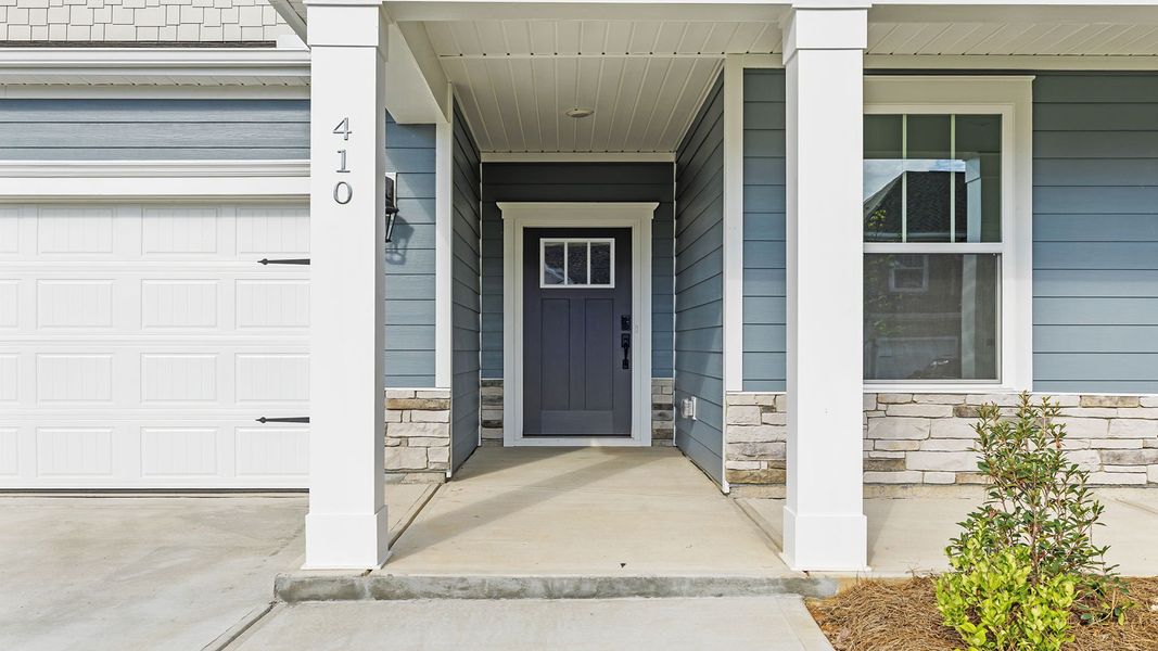 Exterior details and patio area of a home in Adams Glen, Mauldin (Image 1).