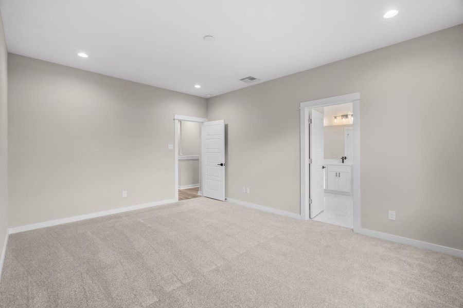 Spacious, unfurnished interior of a new home in , Houston (Image 17).