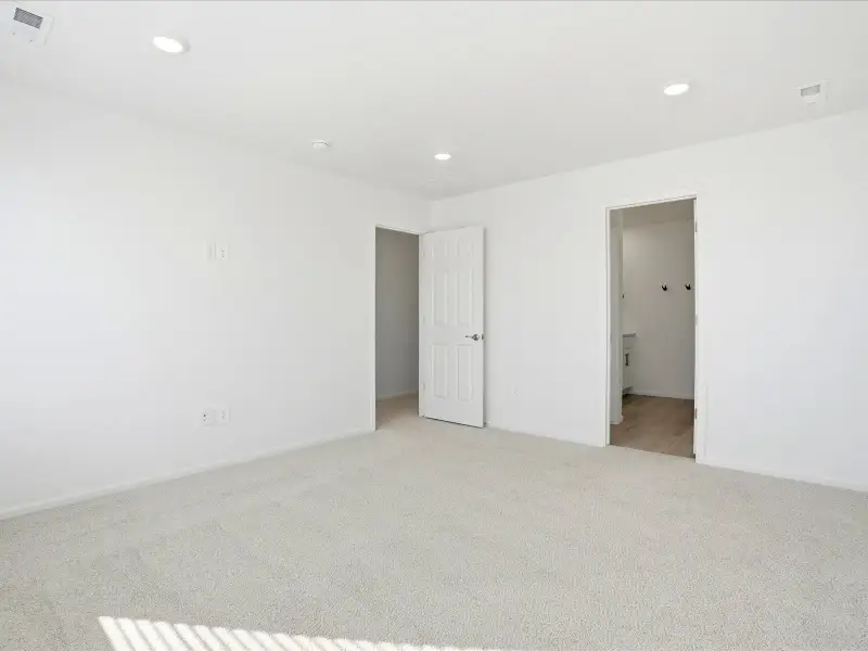 Spacious, unfurnished interior of a new home in Three Hills, Morrison (Image 20).